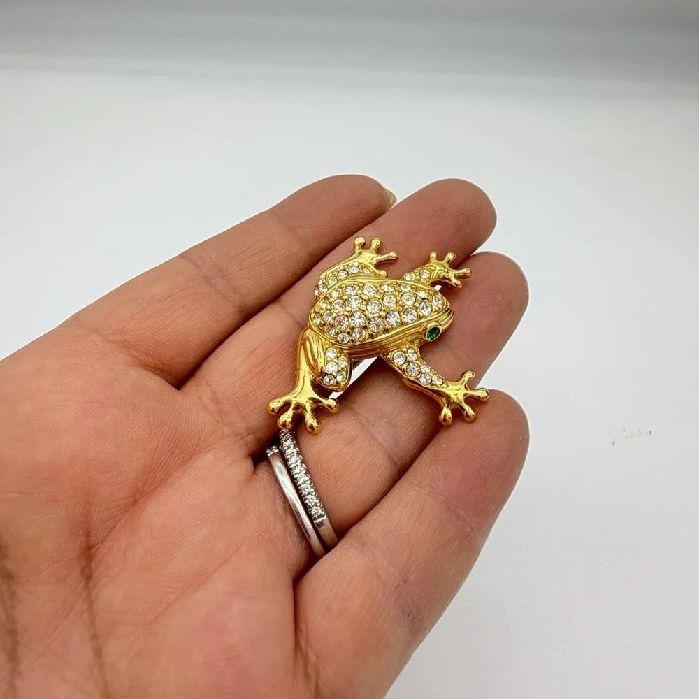 Vintage Ciner Swarovski Frog Dual Signed Pin Brooch Winking Green Eye